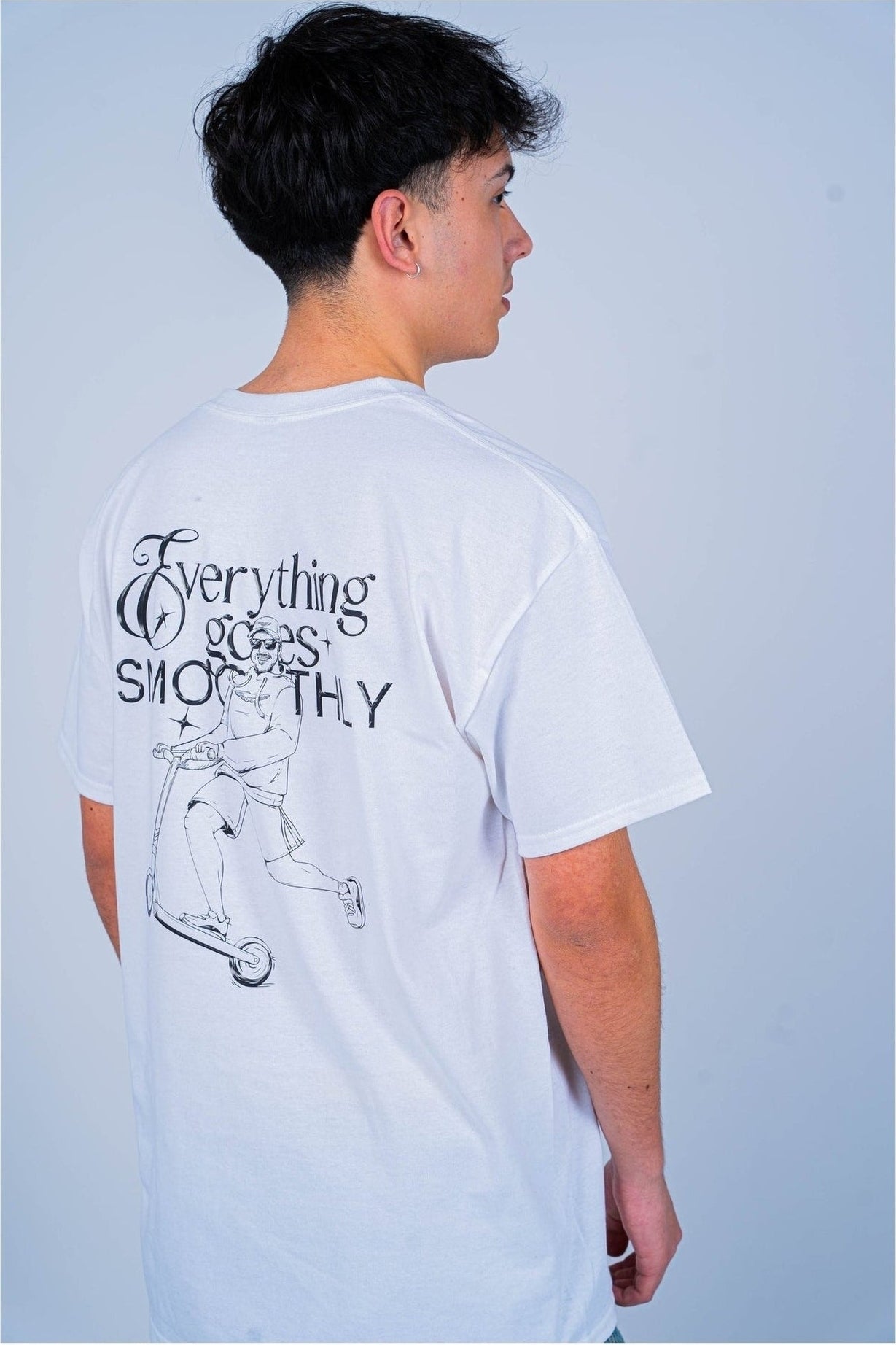 Camiseta "Everything Goes Smoothly"